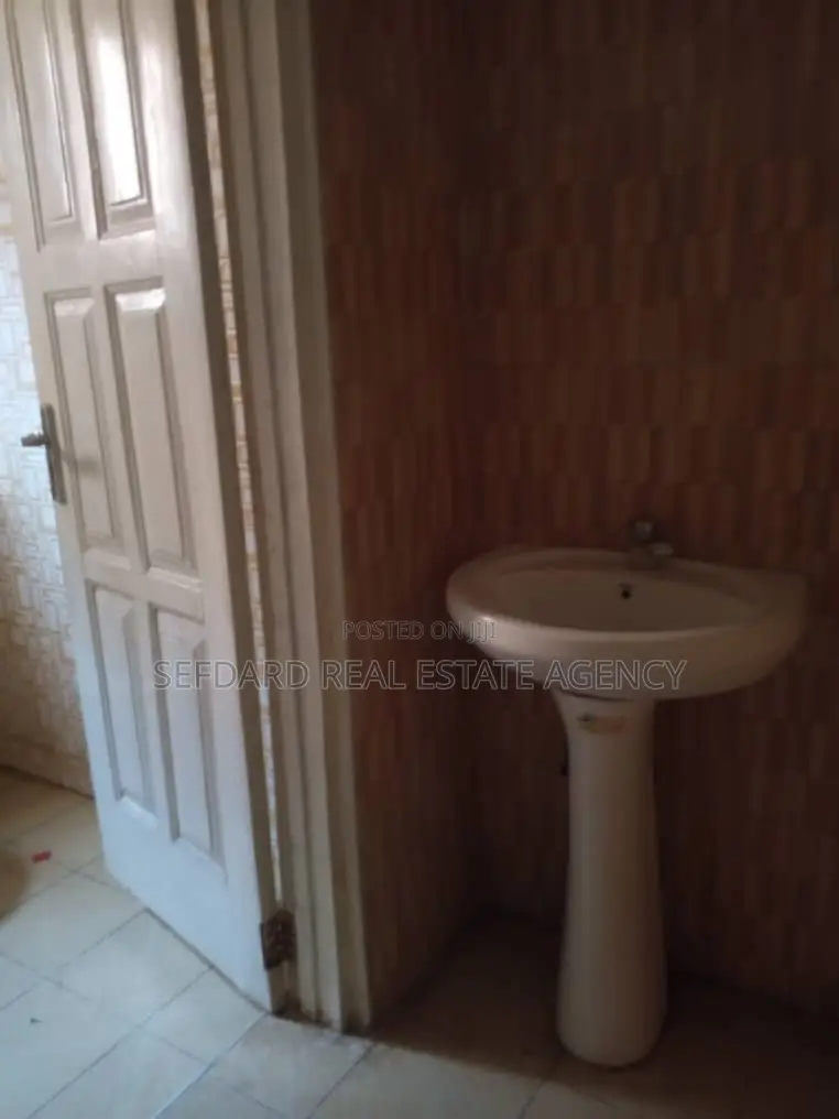 3bdrm House in Sefdard Properties, Ablekuma for rent