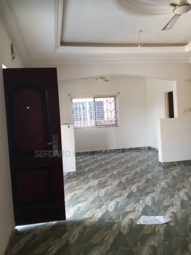 3bdrm House in Sefdard Properties, Ablekuma for rent