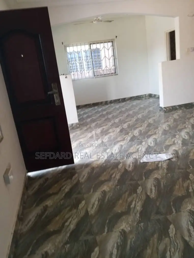 3bdrm House in Sefdard Properties, Ablekuma for rent