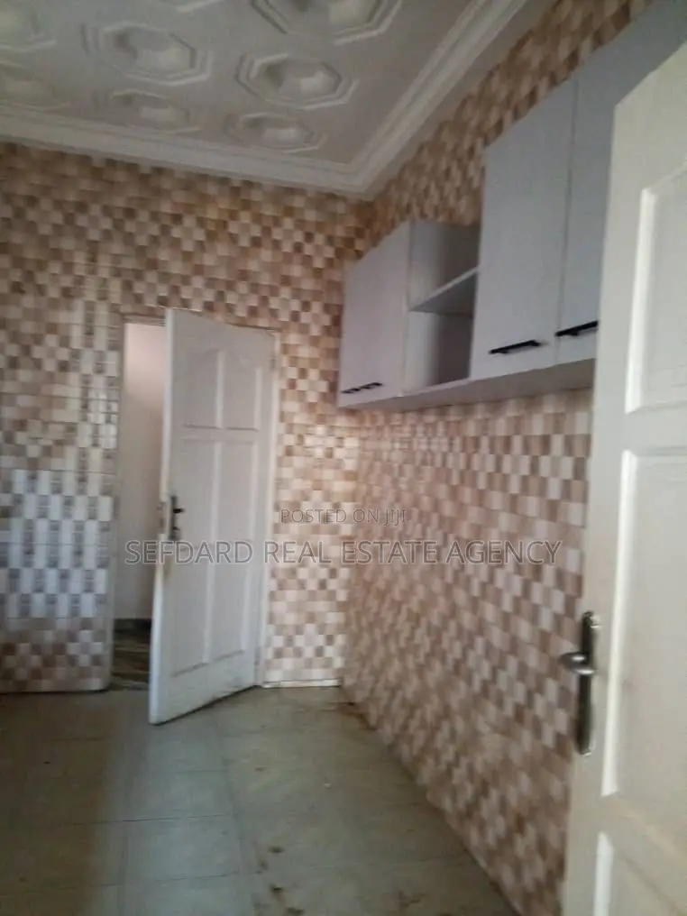 3bdrm House in Sefdard Properties, Ablekuma for rent