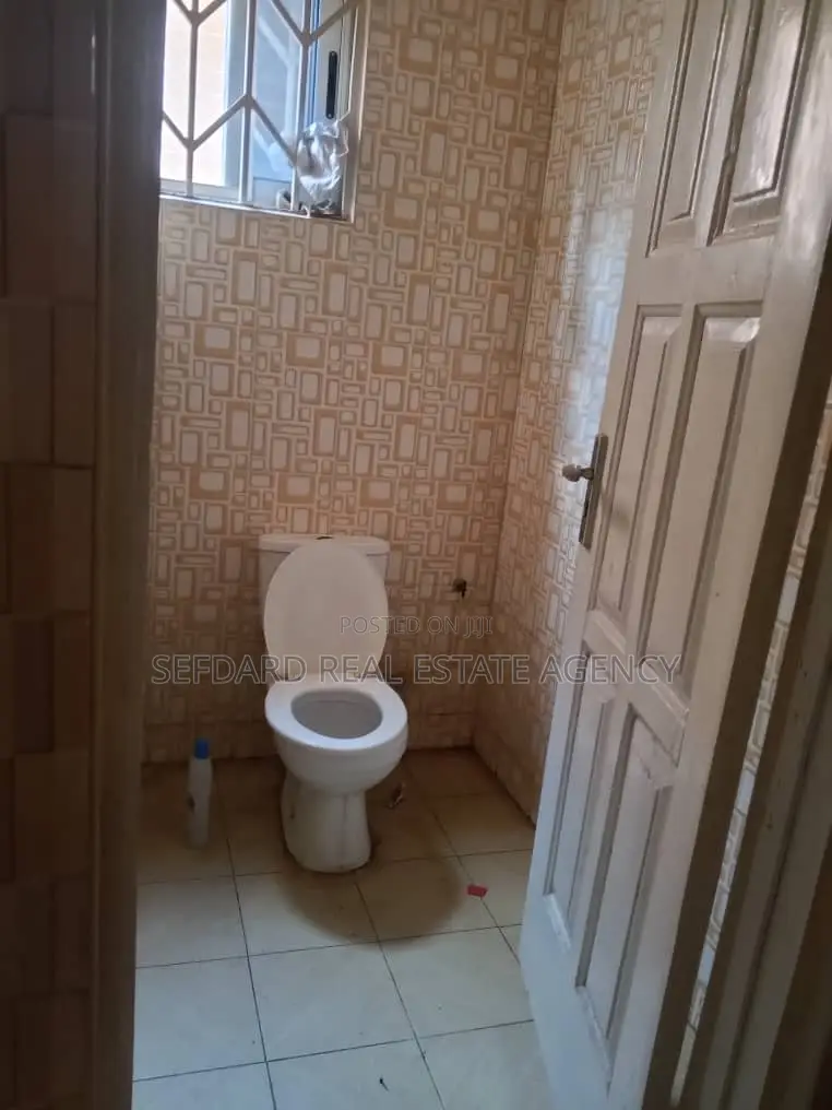 3bdrm House in Sefdard Properties, Ablekuma for rent