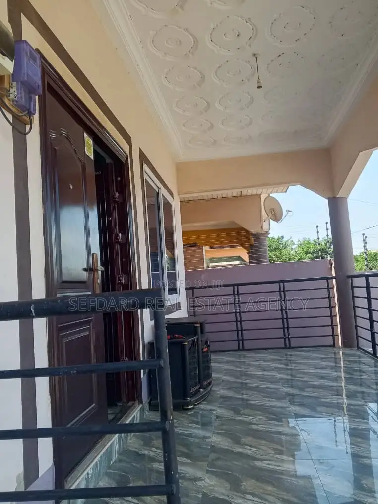 3bdrm House in Sefdard Properties, Ablekuma for rent