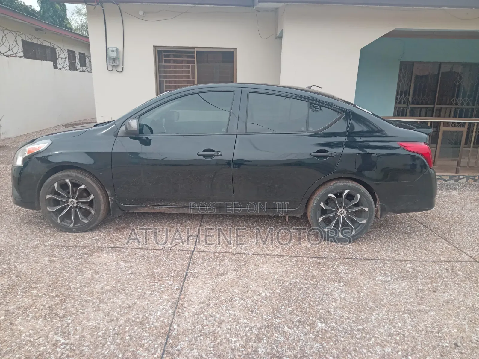Nissan Versa 2016 Black