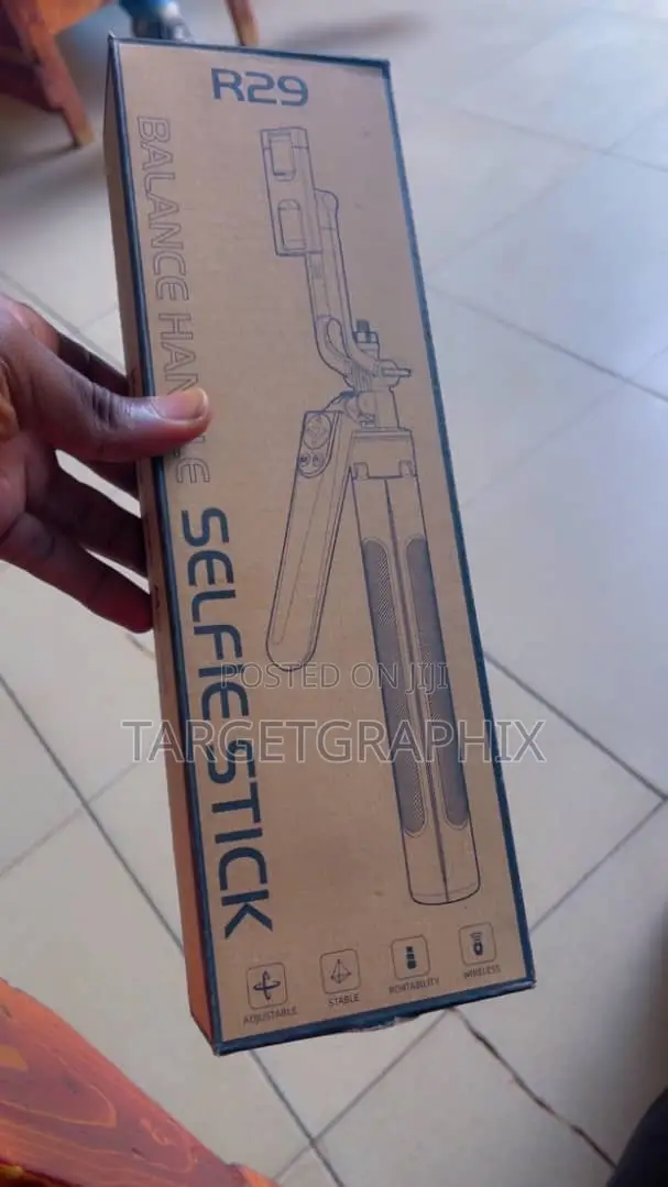 R29 Selfie Stick
