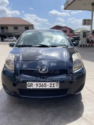 Toyota Vitz 2010 Black