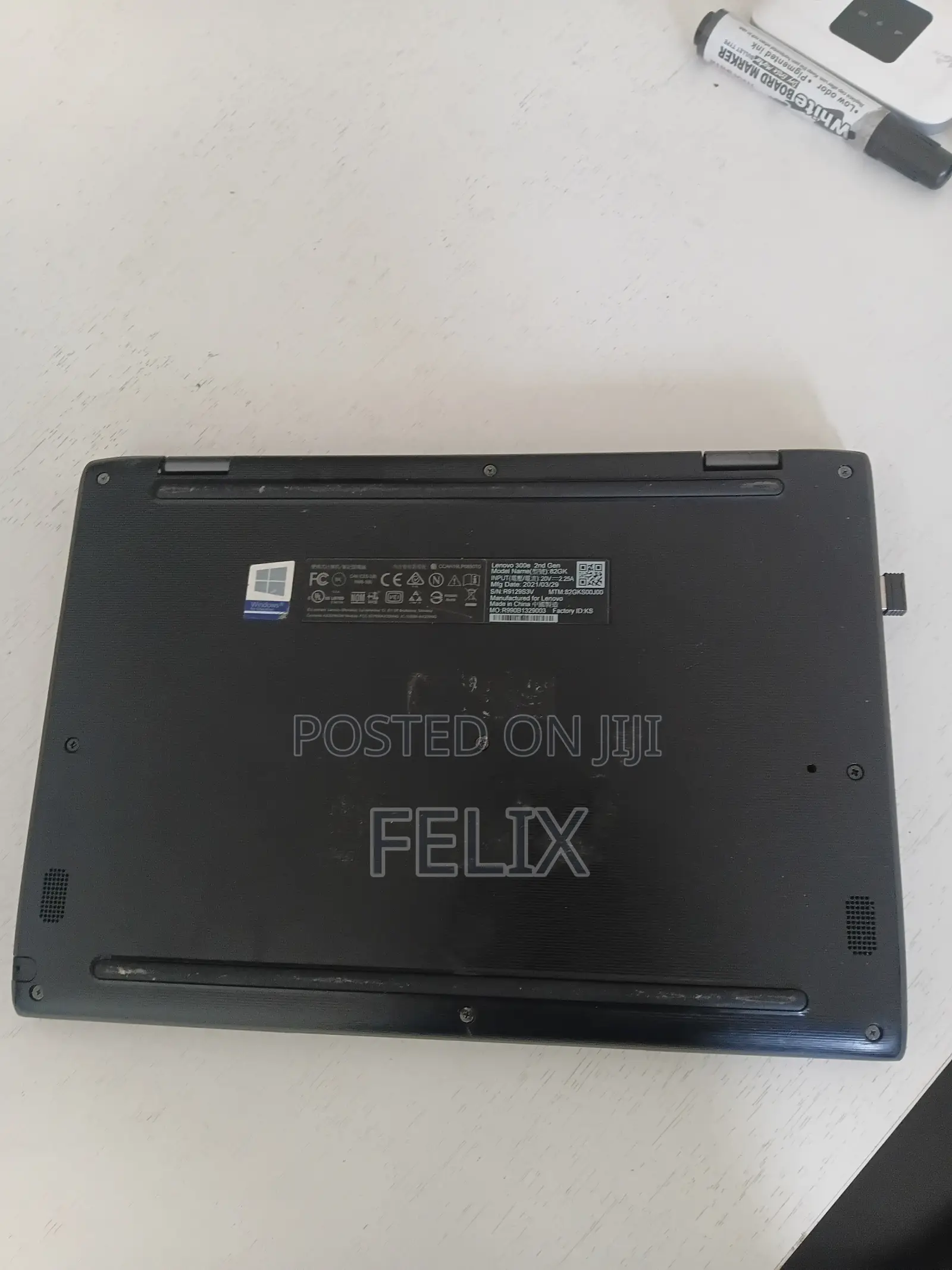Laptop Lenovo 300e 8GB AMD SSD 128GB