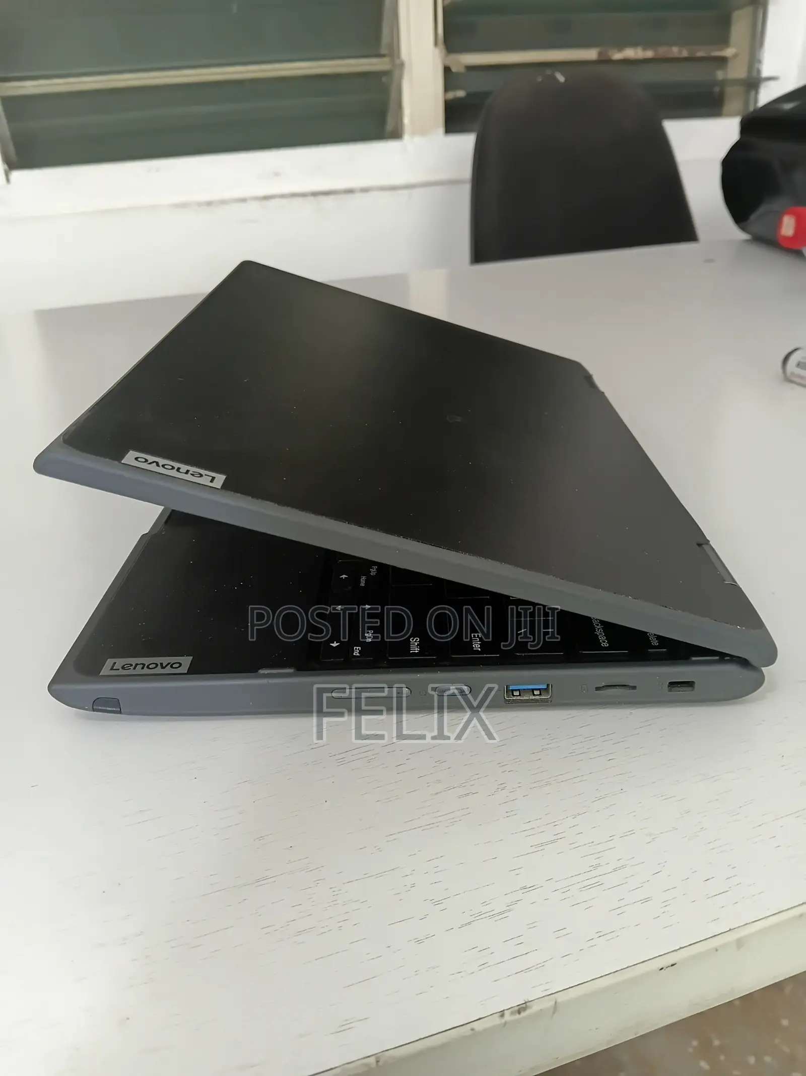 Laptop Lenovo 300e 8GB AMD SSD 128GB