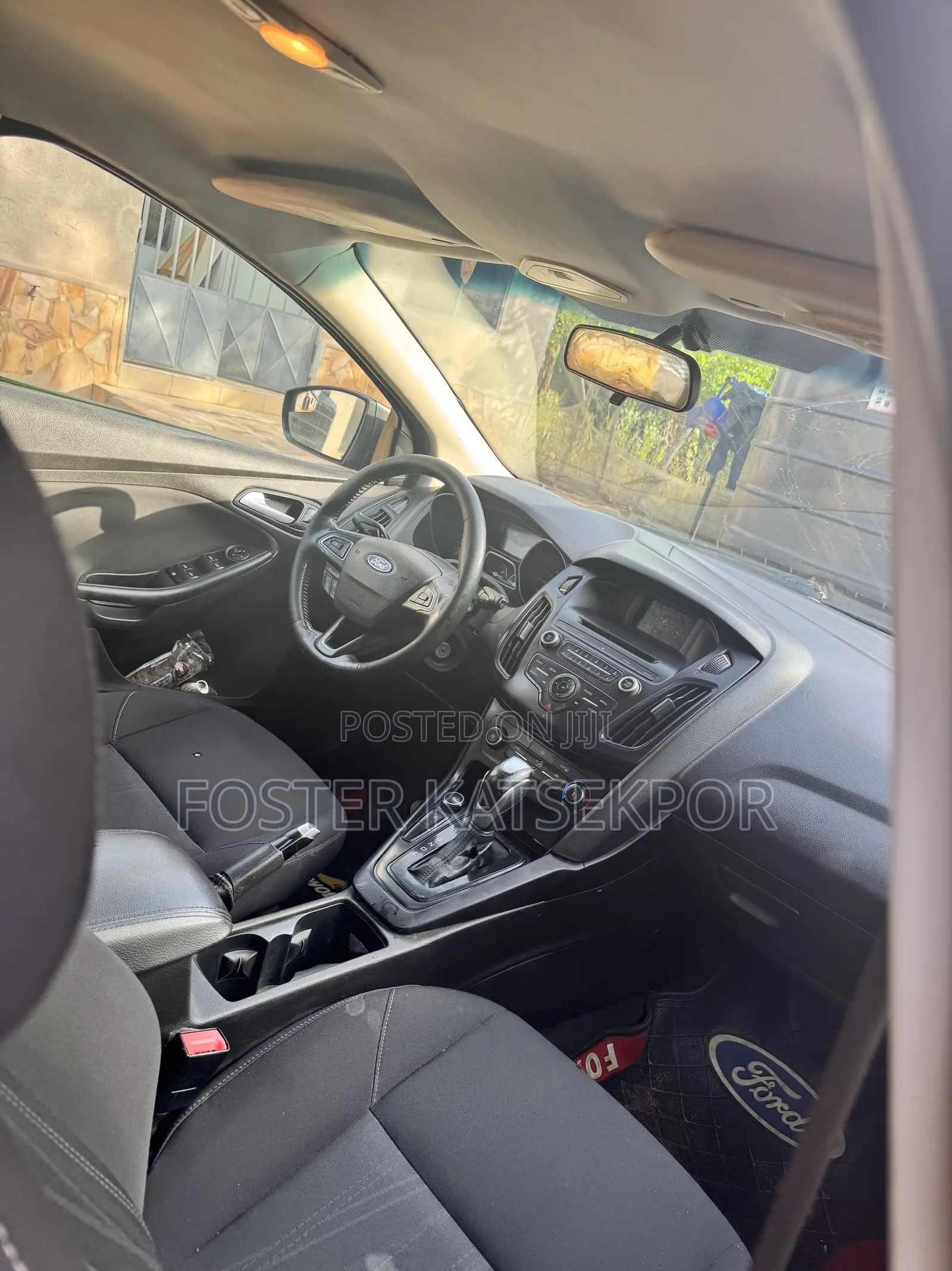 Ford Focus SE 4dr Hatchback (2.0L 4cyl 5M) 2015 Black
