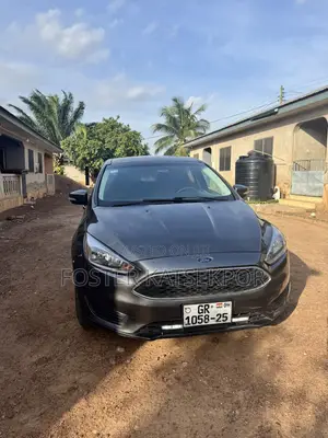 Ford Focus SE 4dr Hatchback (2.0L 4cyl 5M) 2015 Black