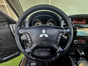 Mitsubishi Pajero 2022 Silver