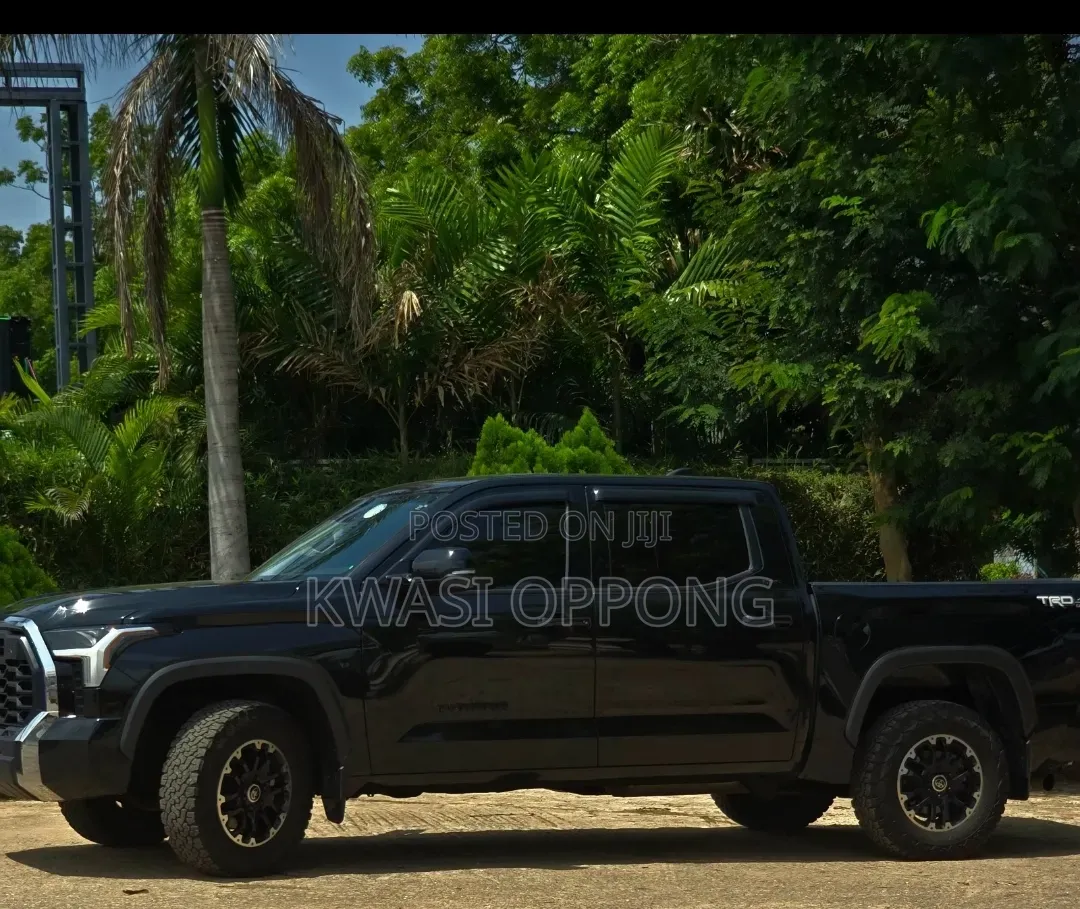 Toyota Tundra 2024 Black