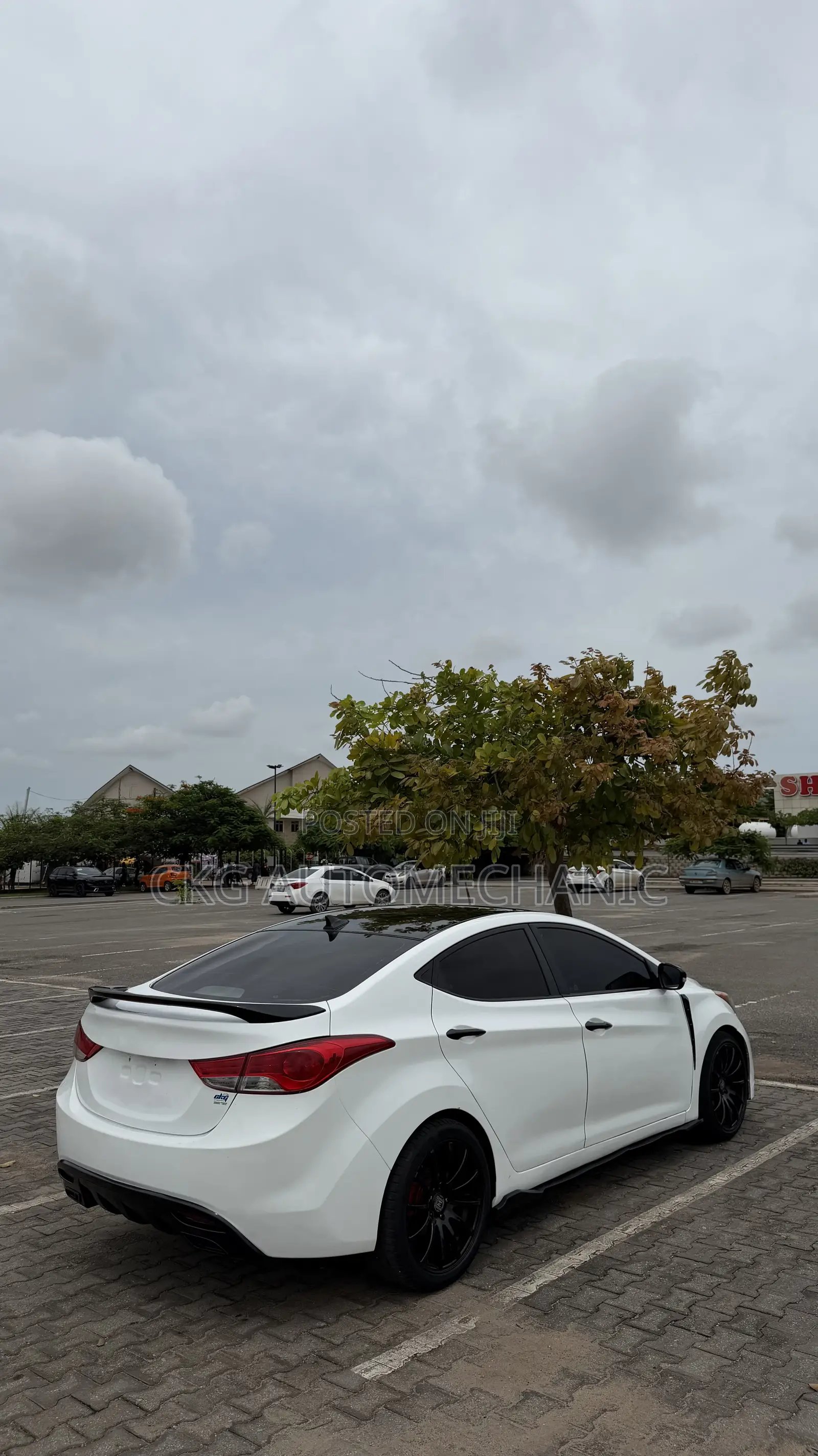 Hyundai Elantra Limited Sedan FWD (1.8L 4cyl 6A) 2013 White