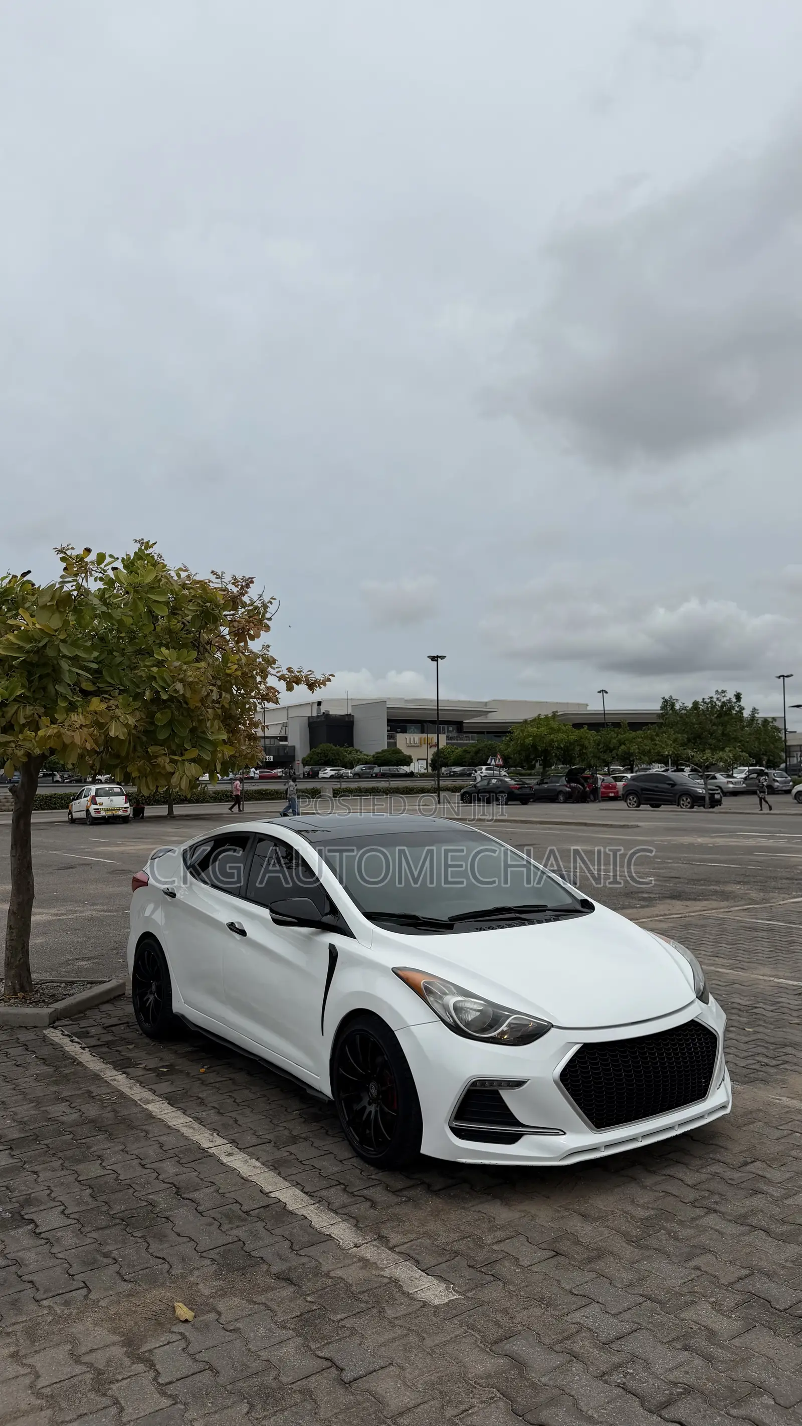Hyundai Elantra Limited Sedan FWD (1.8L 4cyl 6A) 2013 White