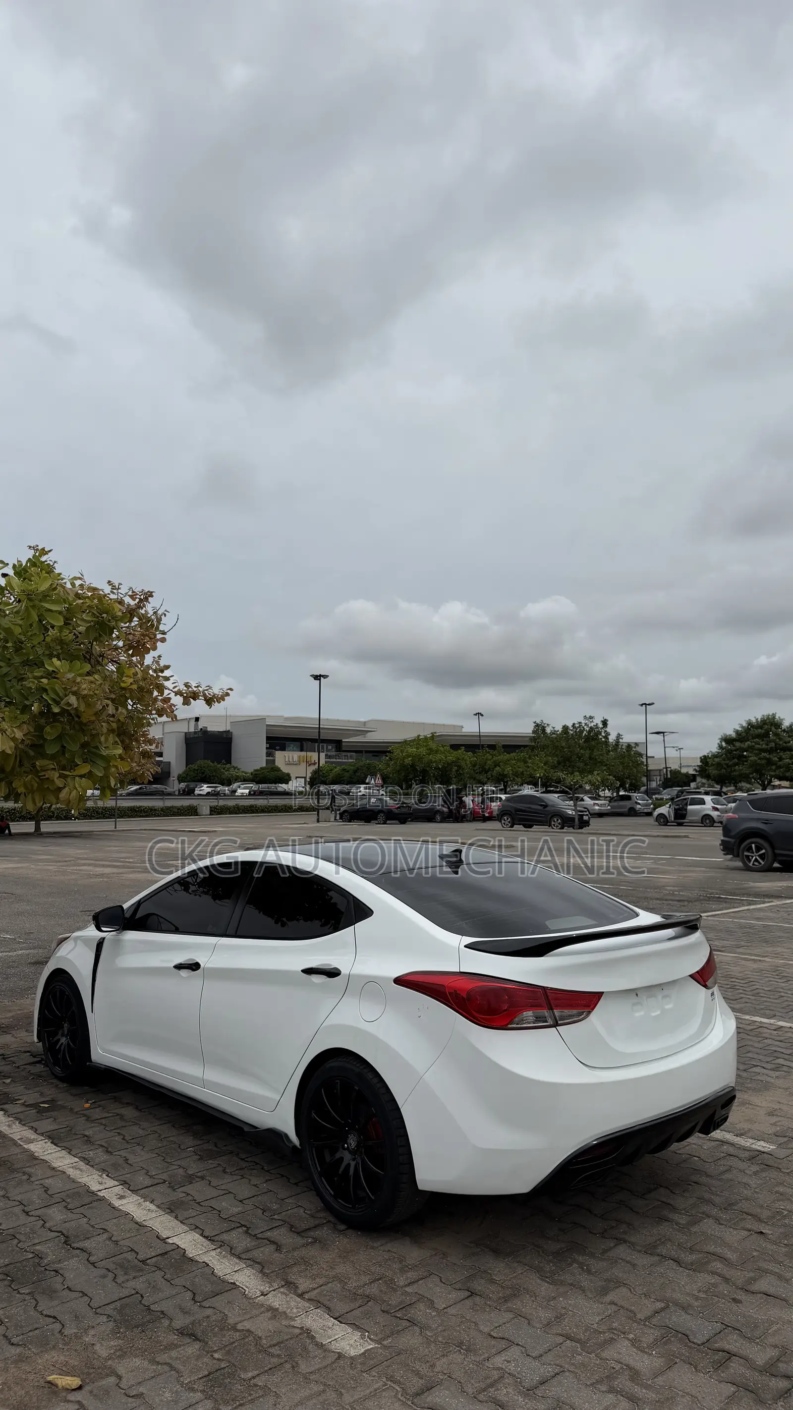 Hyundai Elantra Limited Sedan FWD (1.8L 4cyl 6A) 2013 White
