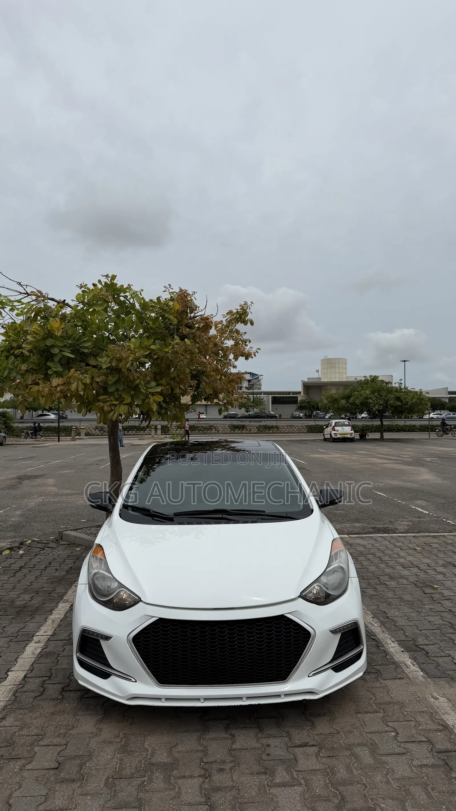 Hyundai Elantra Limited Sedan FWD (1.8L 4cyl 6A) 2013 White