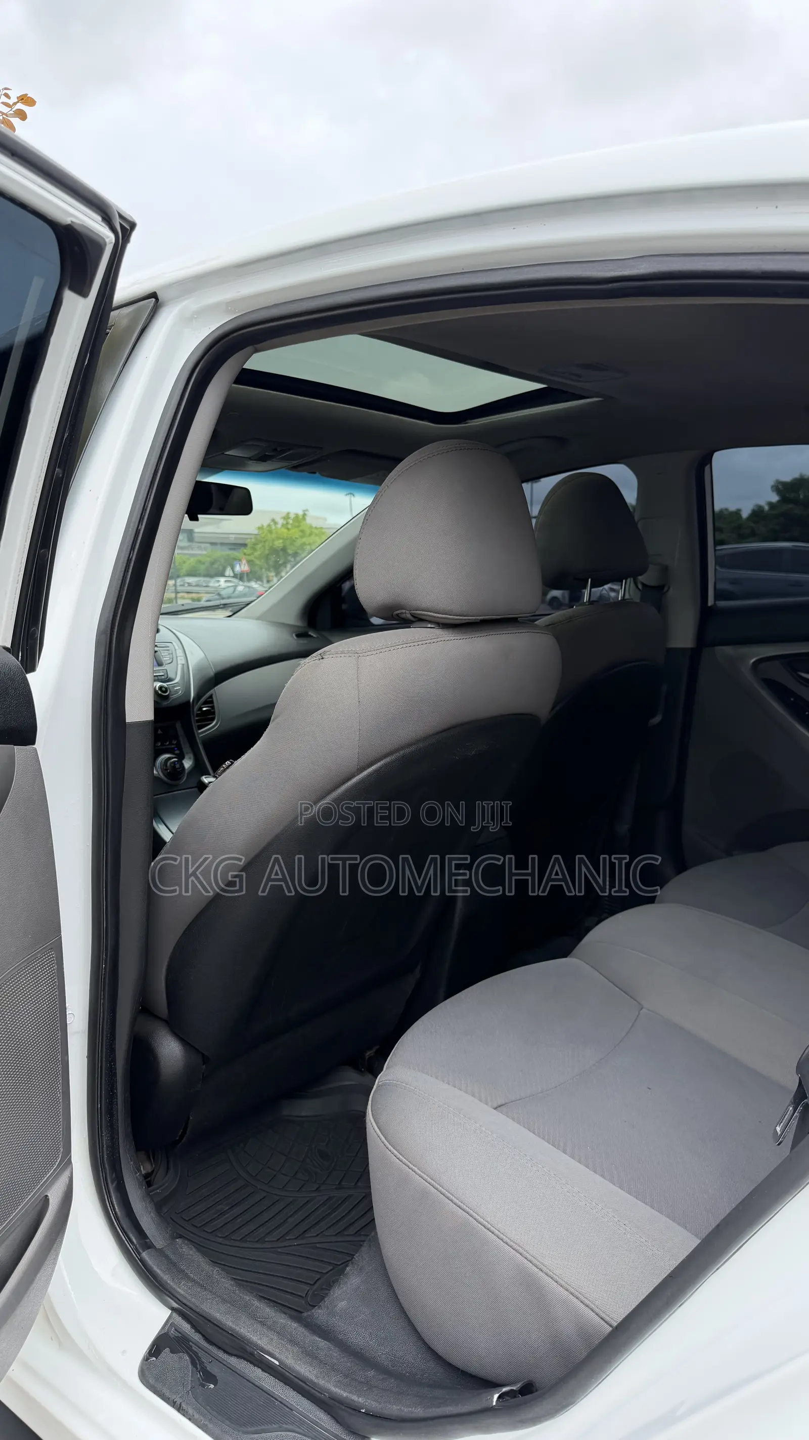 Hyundai Elantra Limited Sedan FWD (1.8L 4cyl 6A) 2013 White