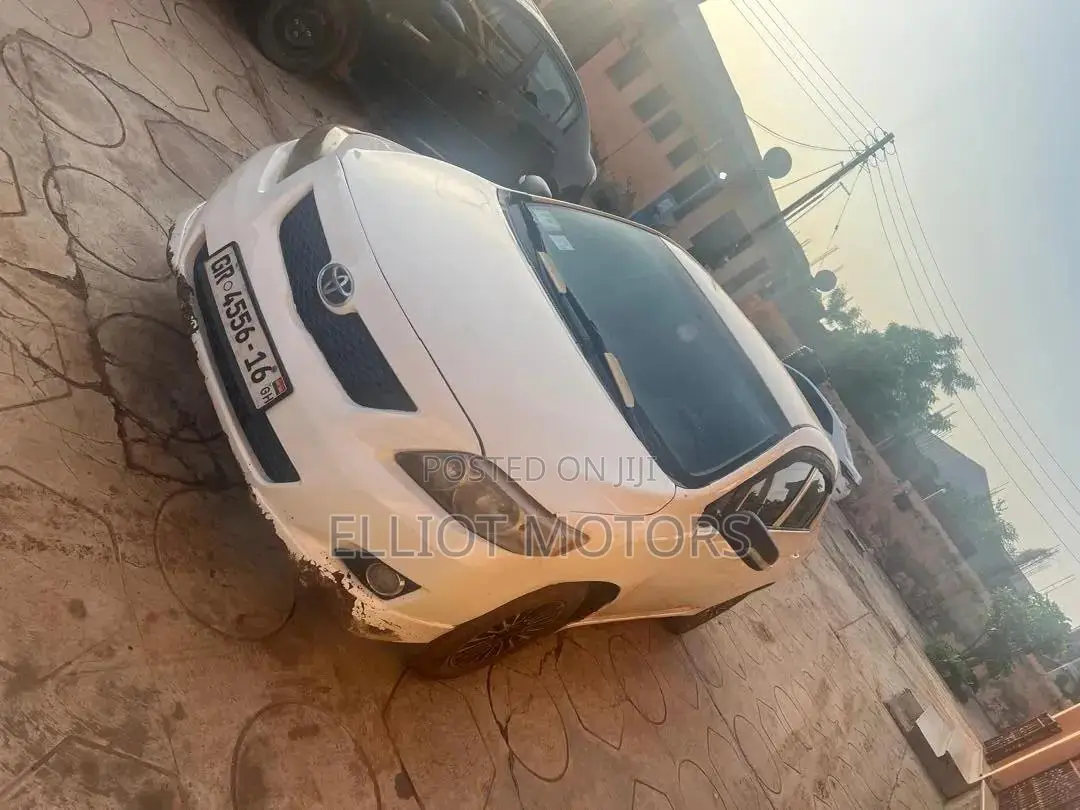 Toyota Corolla Base 4dr Sedan (1.8L 4cyl 5M) 2010 White