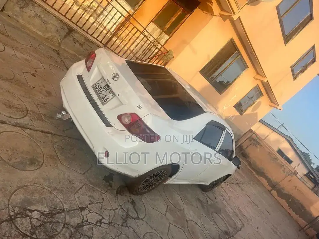 Toyota Corolla Base 4dr Sedan (1.8L 4cyl 5M) 2010 White