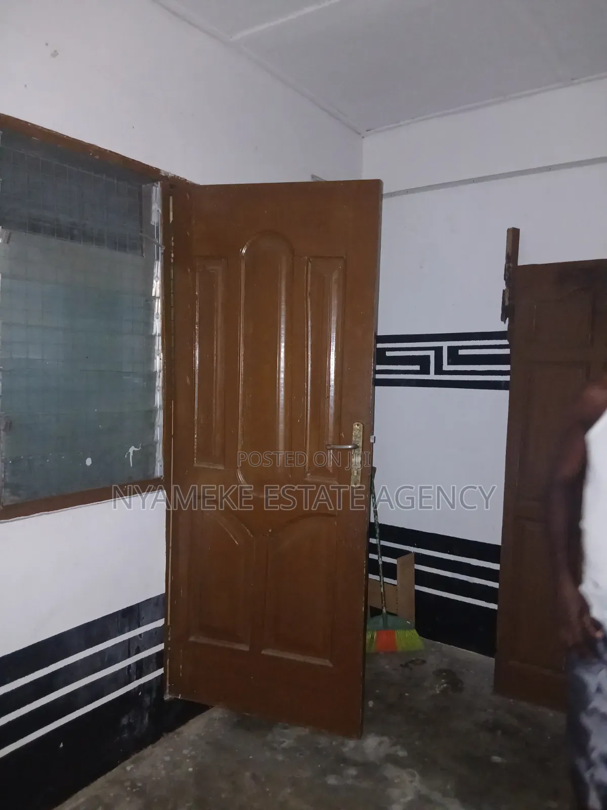 1bdrm Room & Parlour in Karikari, Exhibition for rent