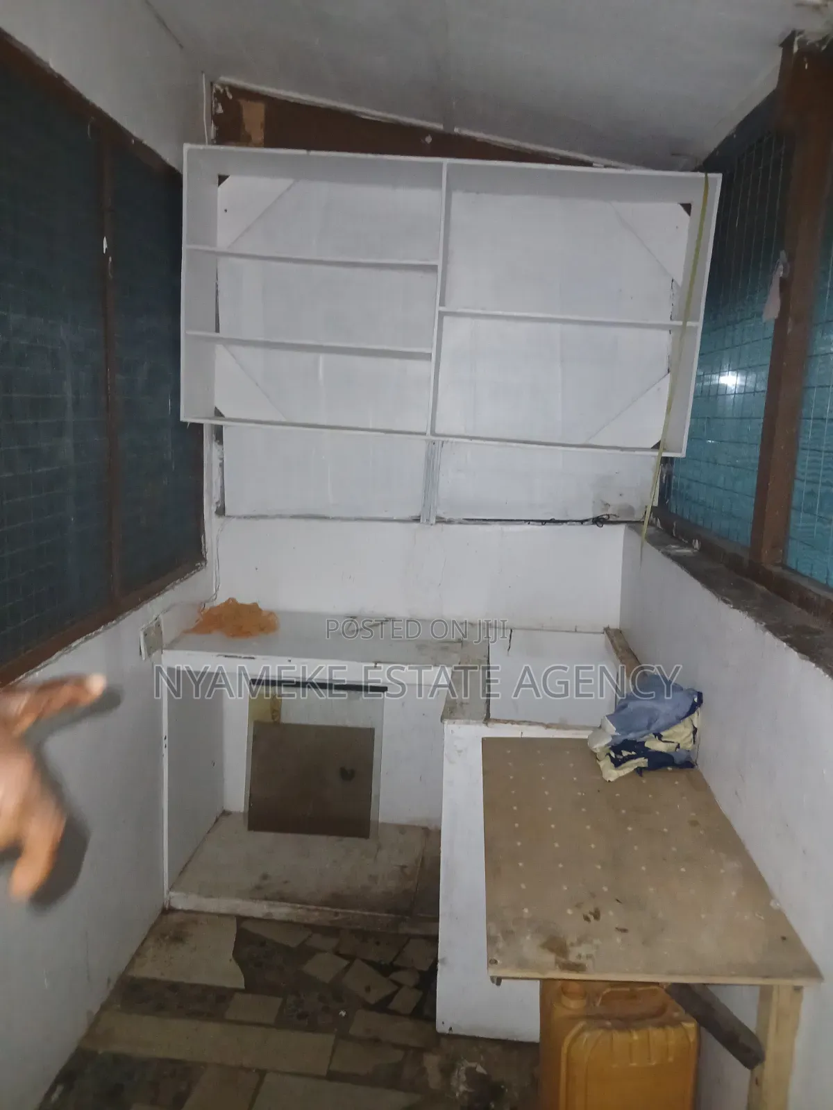 1bdrm Room & Parlour in Karikari, Exhibition for rent