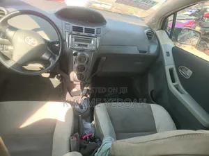 Toyota Vitz 1.0 FWD 3dr 2010 Brown