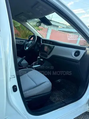 Toyota Corolla LE 2020 White