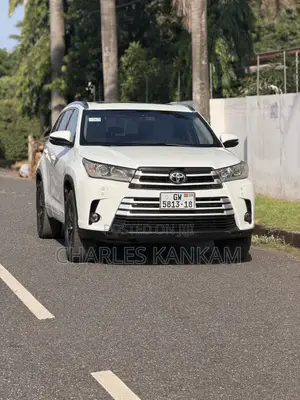 Toyota Highlander XLE 4x2 V6 (3.5L 6cyl 8A) 2017 White