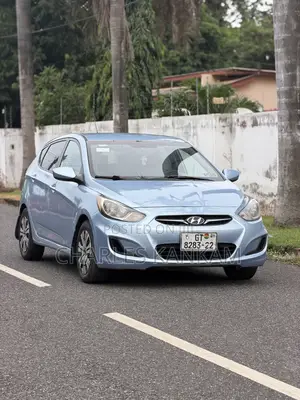Hyundai Accent SE 4dr Hatchback (1.6L 4cyl 6M) 2014 Blue