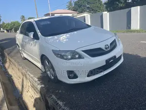 Toyota Corolla Altis 2013 White