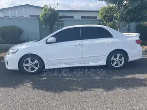 Toyota Corolla Altis 2013 White