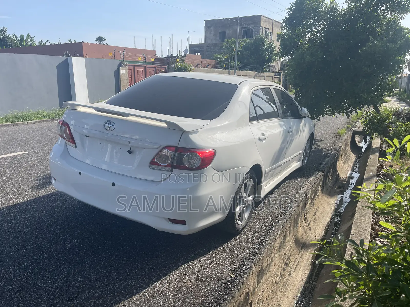 Toyota Corolla Altis 2013 White