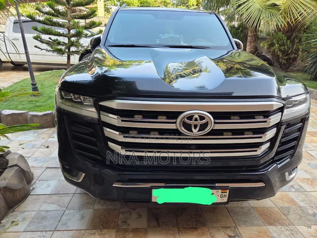 Toyota Land Cruiser LC300 2025 Black