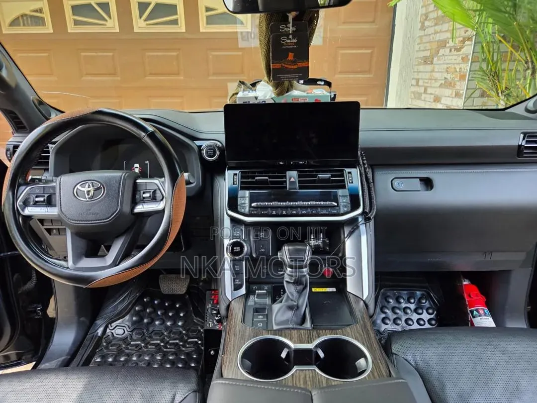 Toyota Land Cruiser LC300 2025 Black