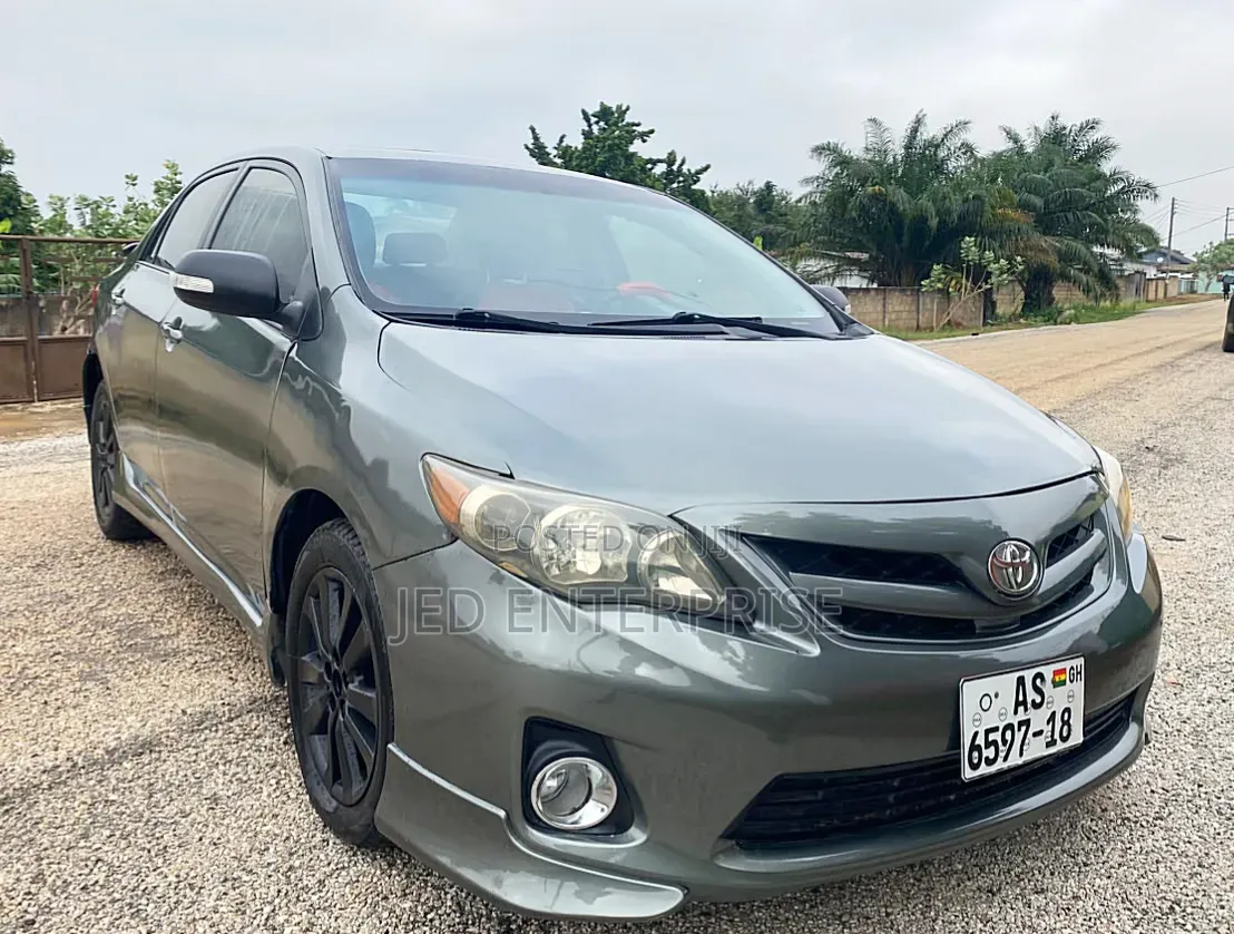 Toyota Corolla 2011 Gray