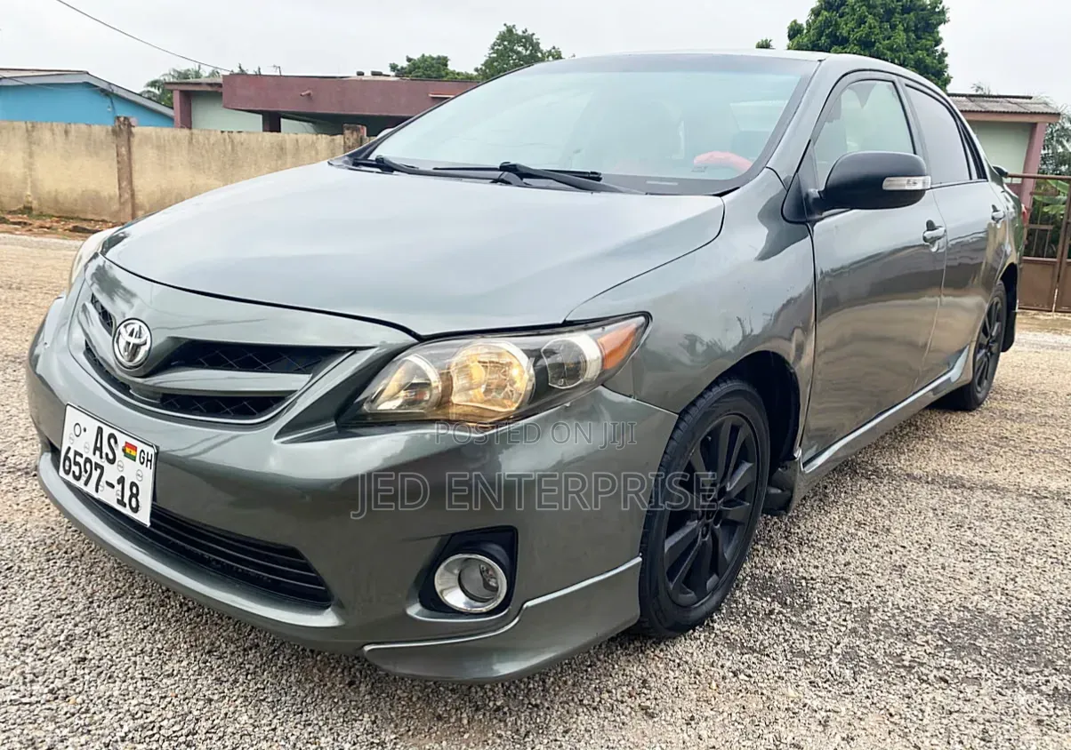 Toyota Corolla 2011 Gray
