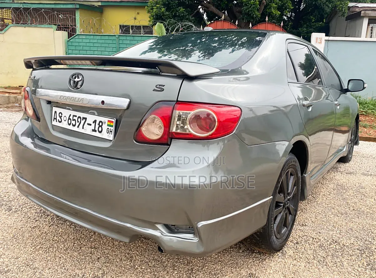 Toyota Corolla 2011 Gray