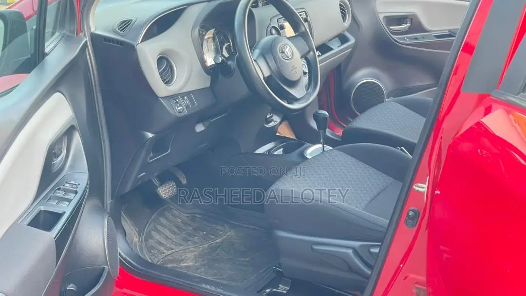 Toyota Yaris LE Hatchback 5dr 2015 Red