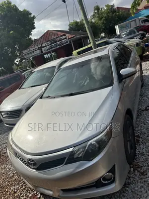 Toyota Camry LE 4dr Sedan (2.5L 4cyl 6A) 2013 Silver