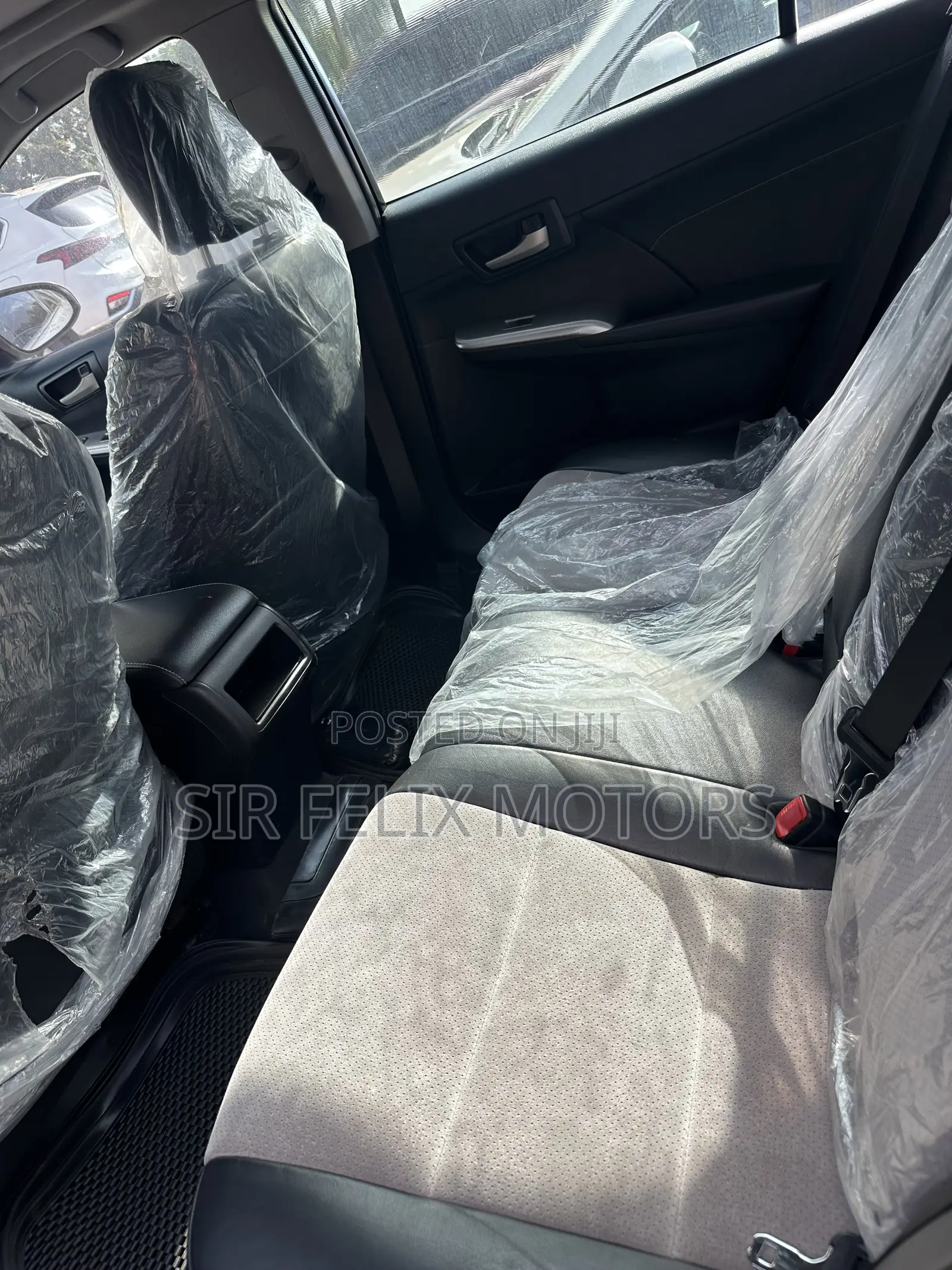 Toyota Camry LE 4dr Sedan (2.5L 4cyl 6A) 2013 Silver