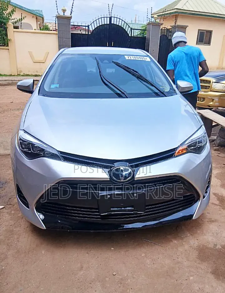 Toyota Corolla 2018 Silver