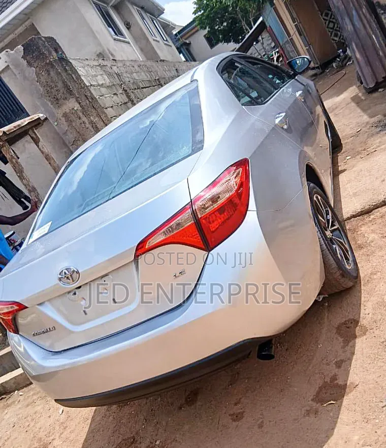 Toyota Corolla 2018 Silver