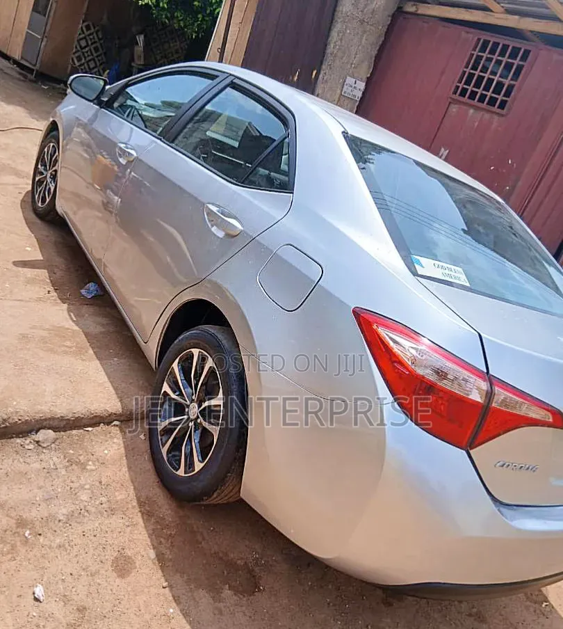 Toyota Corolla 2018 Silver