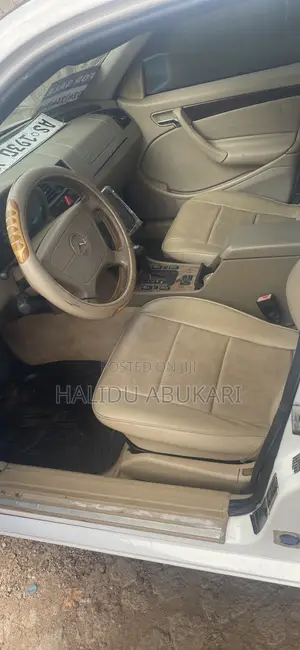 Mercedes-Benz C180 2025 White
