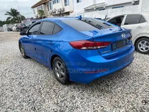 Hyundai Avante 2017 Blue