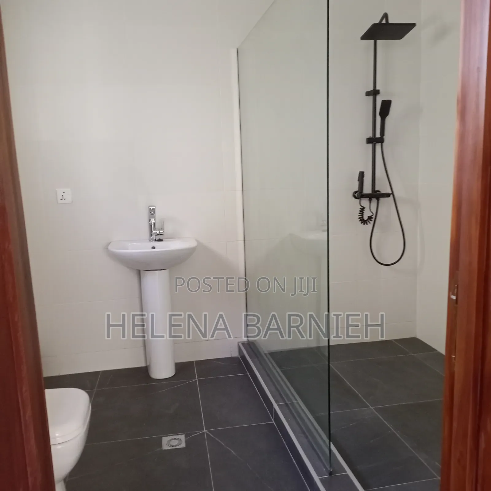 2bdrm Apartment in Helena Estate Agency, Overhead for rent