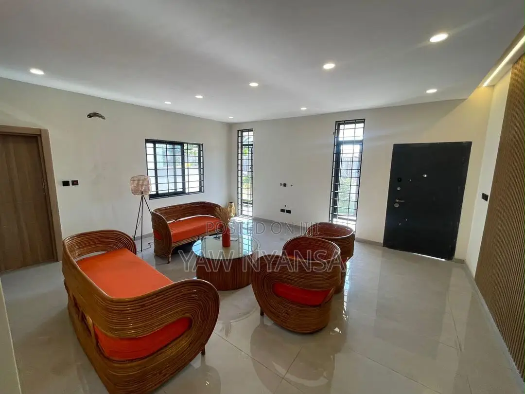 3bdrm Duplex in Bn Estate, Amasaman for sale