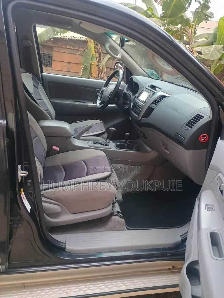 Toyota Hilux 2011 Black