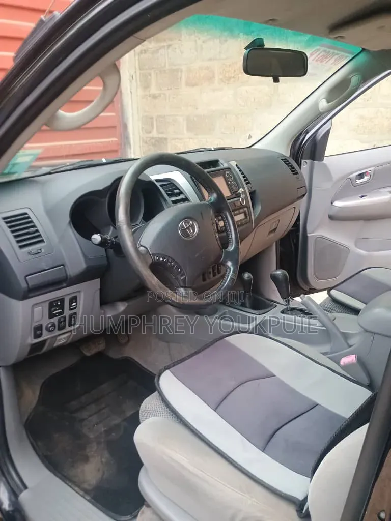 Toyota Hilux 2011 Black