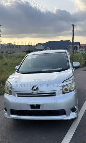 Toyota Voxy 2009 Silver