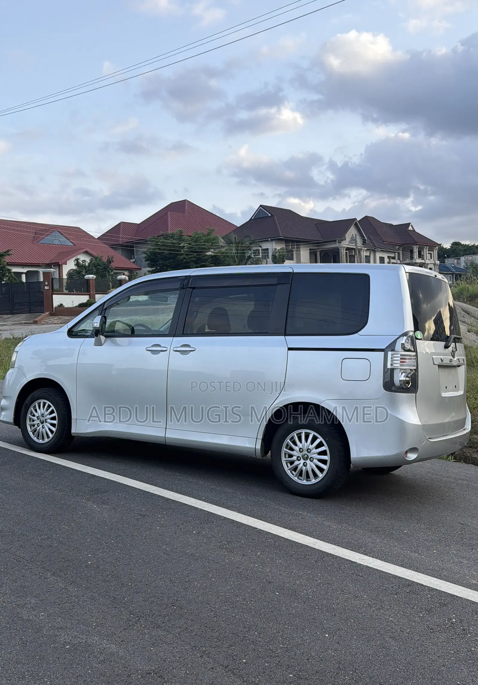 Toyota Voxy 2009 Silver